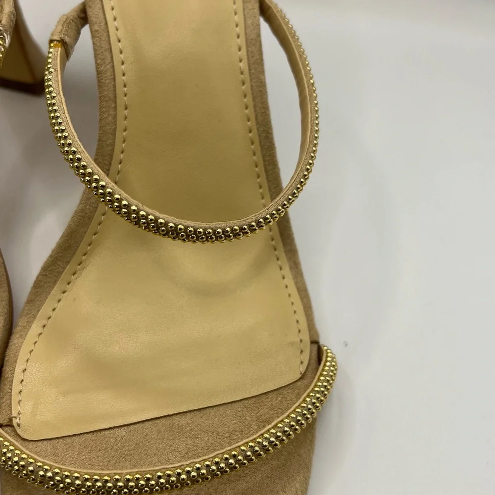 Guess Y GWHabbit sandals NWOB size 9.5